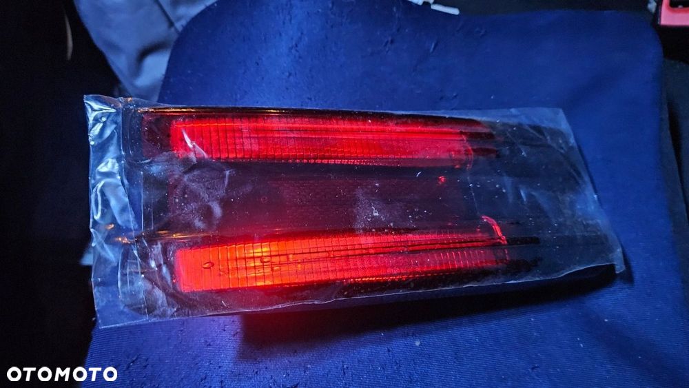 PORSCHE 992 TRZECIE 3 ŚWIATŁO STOP 992945087 C 992.945.087.C - 1
