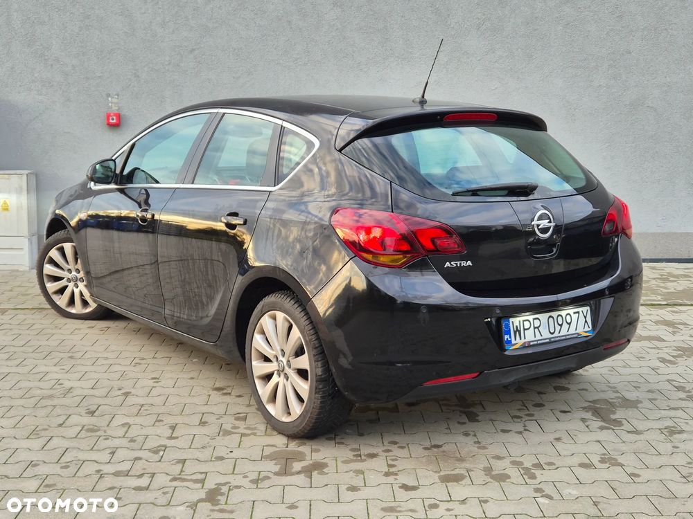 Opel Astra 2010 photo 3