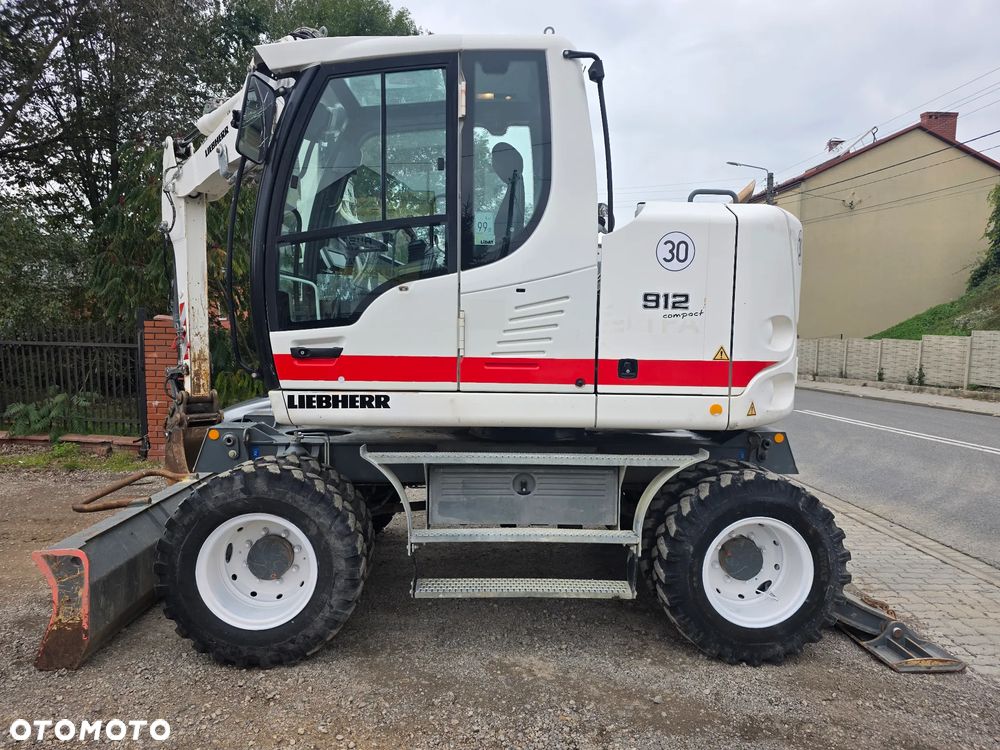 Liebherr 912 Compact - 11
