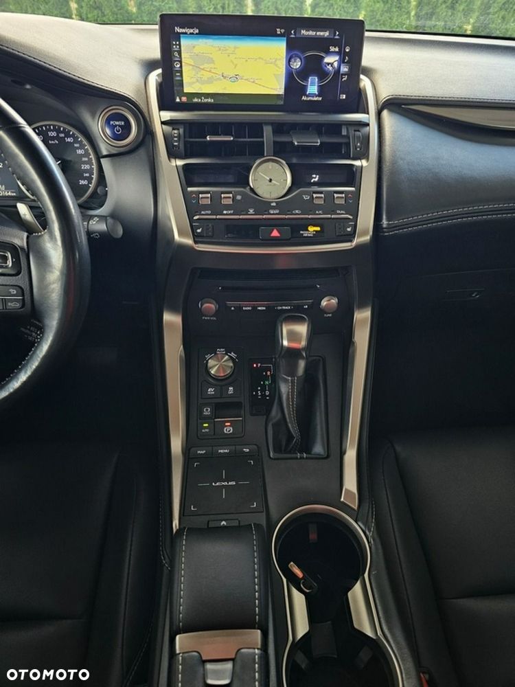 Lexus NX 300h Business Edition AWD - 19