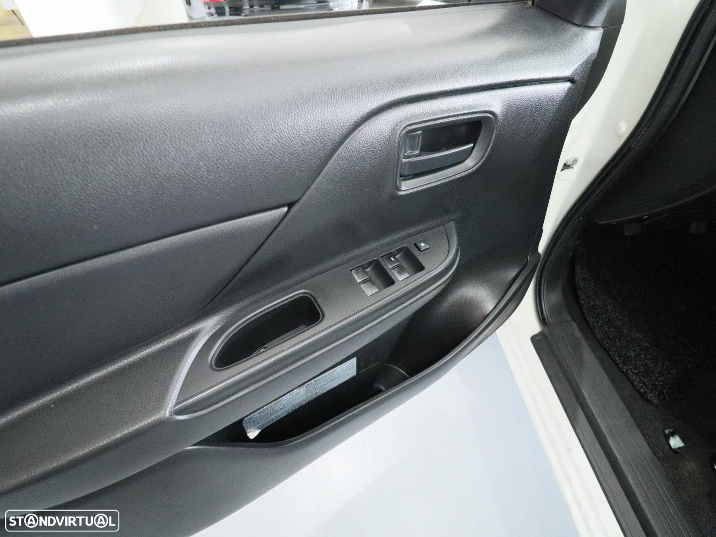 Mitsubishi L200 2.3 DI-D CD Invite 4WD - 12