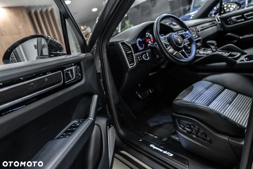 Porsche Cayenne - 22