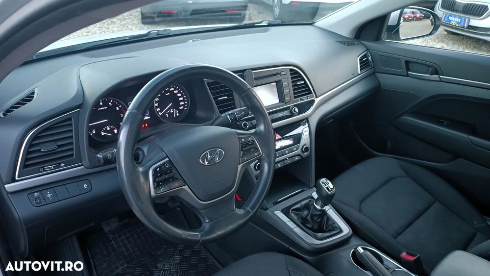 Hyundai Elantra 1.6 MPi Highway - 12