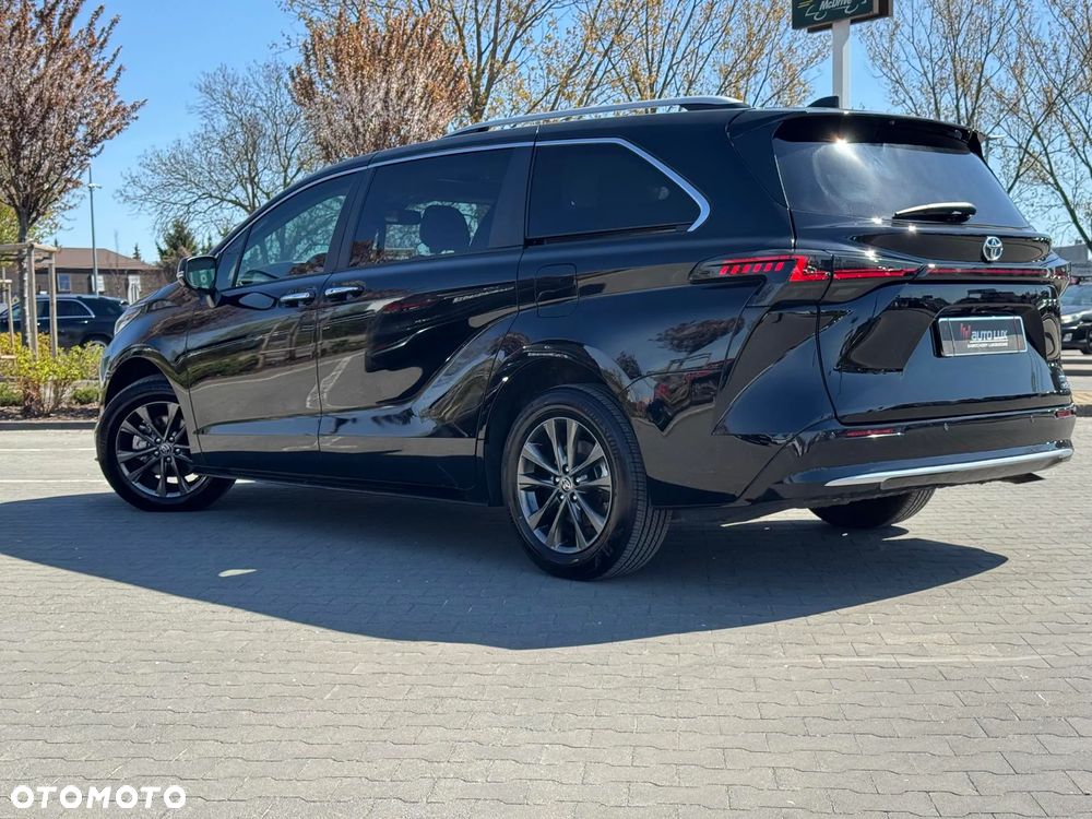 Toyota Sienna - 4