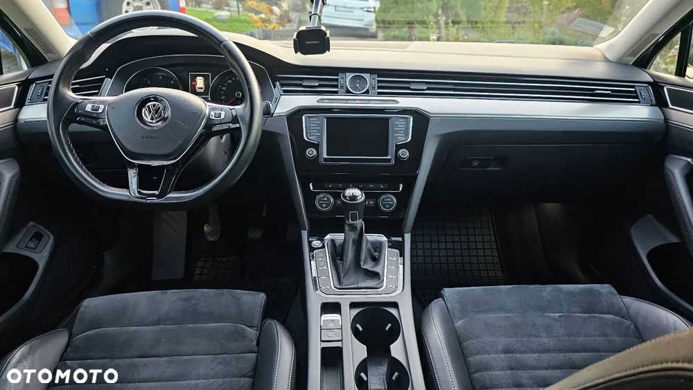 Volkswagen Passat 2.0 TDI SCR Highline - 14