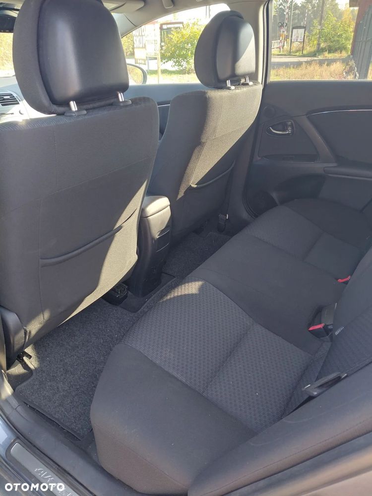 Toyota Avensis - 11