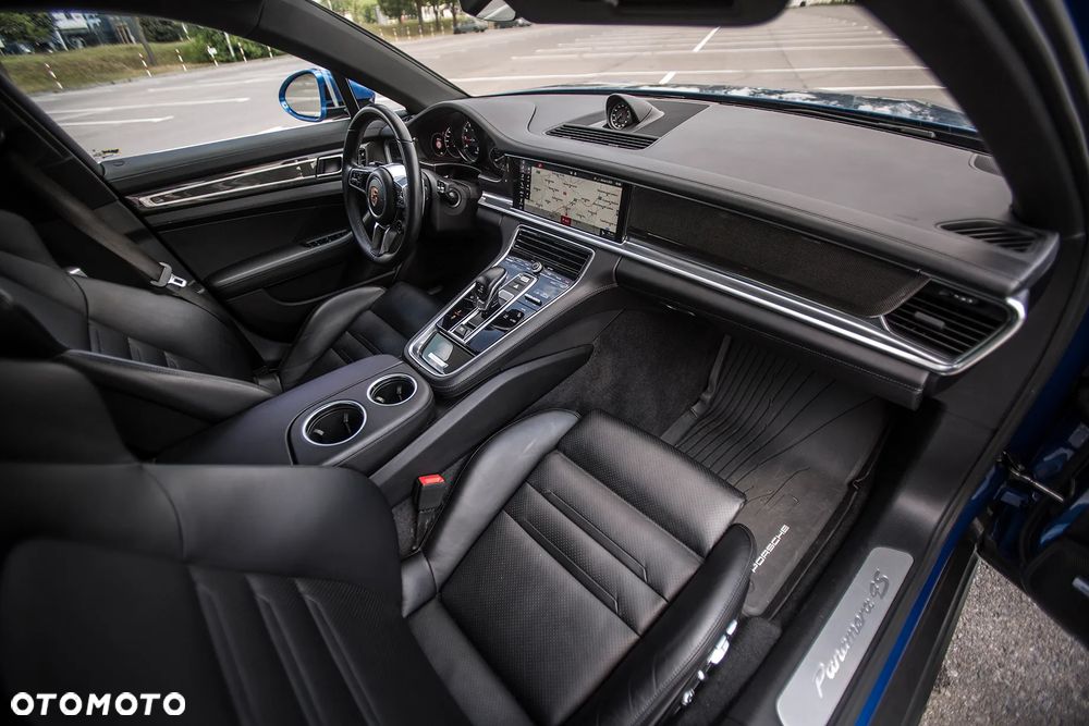 Porsche Panamera 4S - 36
