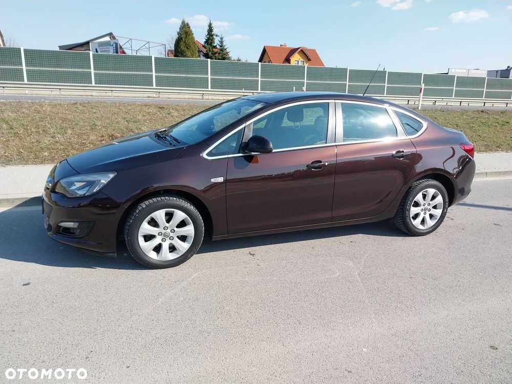 Opel Astra 1.4 T Executive EU6 - 3
