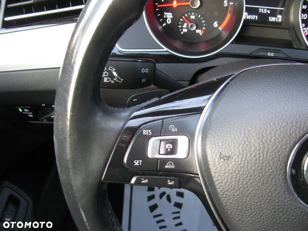 Volkswagen Passat 2.0 TDI SCR DSG Comfortline - 25