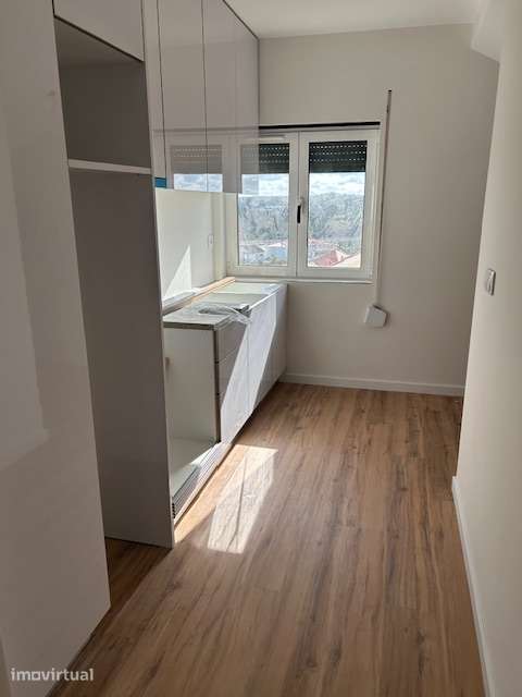 Arrenda-se T0 junto ao centro Leiria - Grande imagem: 2/6