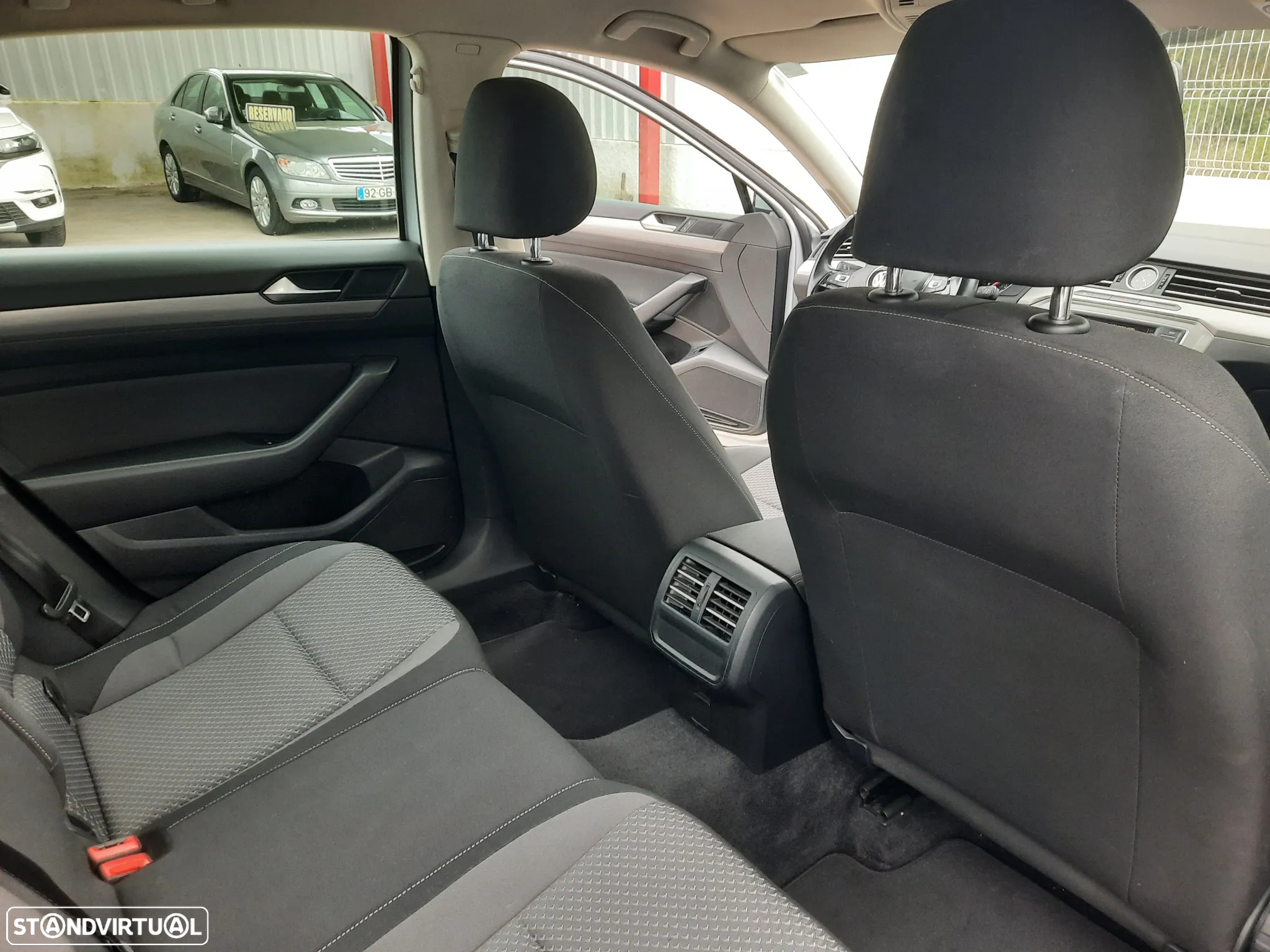 VW Passat 1.6 TDI BlueMotion - 34