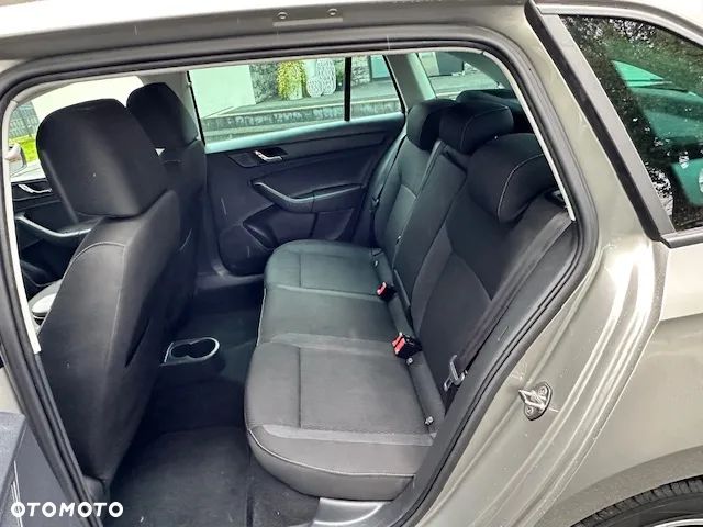 Skoda RAPID Spaceback 1.6 TDI Elegance - 8