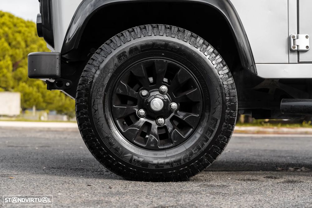 Land Rover Defender 110 2.2 CRD SE Utility - 6
