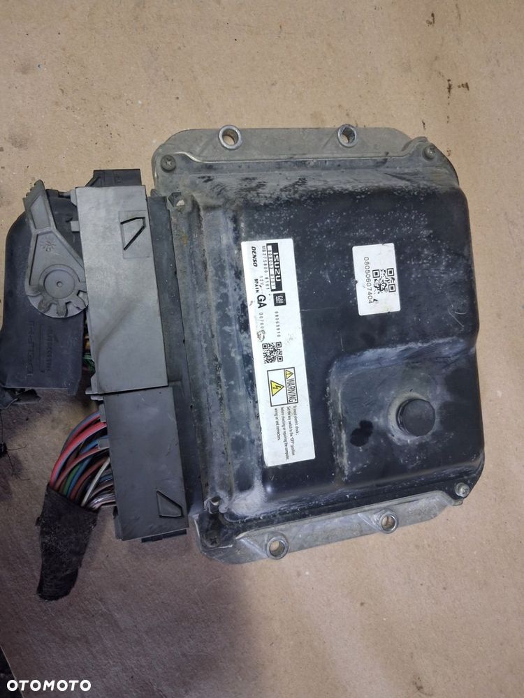 Komputer sterownik silnika moduł ECU Opel Zafira B 1.7 CDTI 98053910 - 1