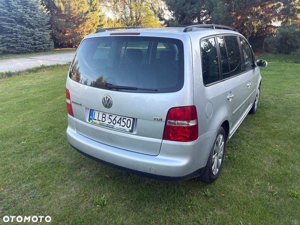 Volkswagen Touran - 5