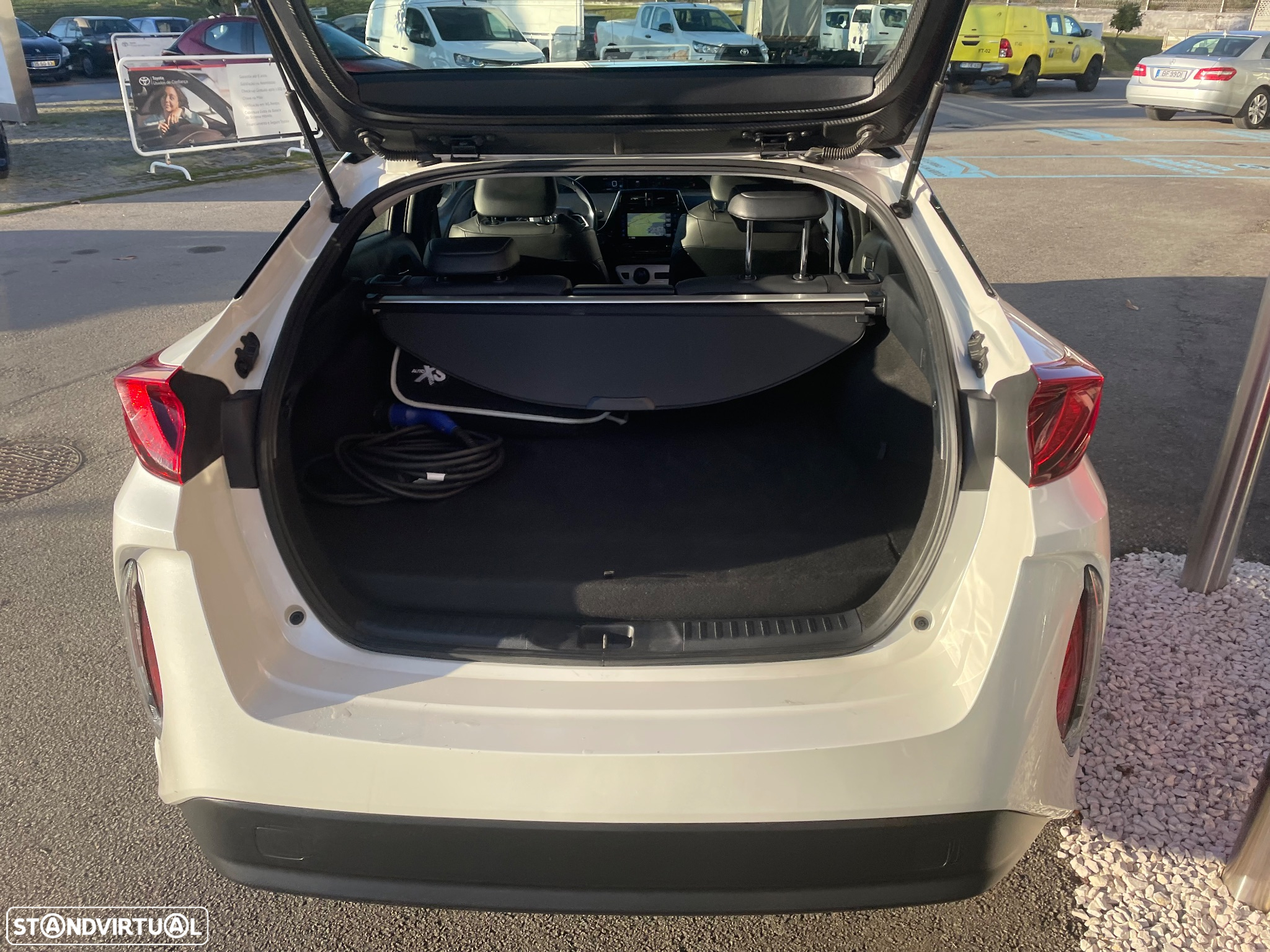 Toyota Prius 1.8 Plug-In Luxury Pele - 12