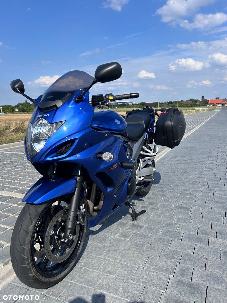 Suzuki GSX - 8