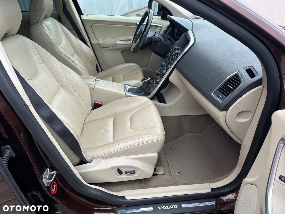 Volvo XC 60 3.2 AWD RDesign - 4