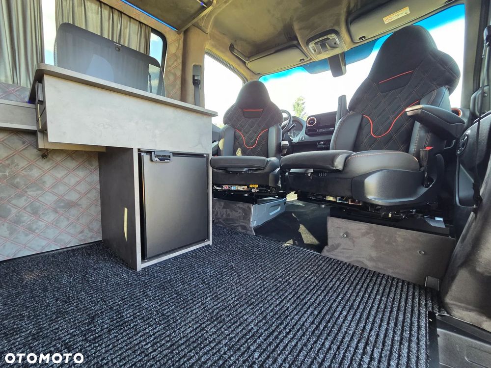 Mercedes-Benz Sprinter - 33
