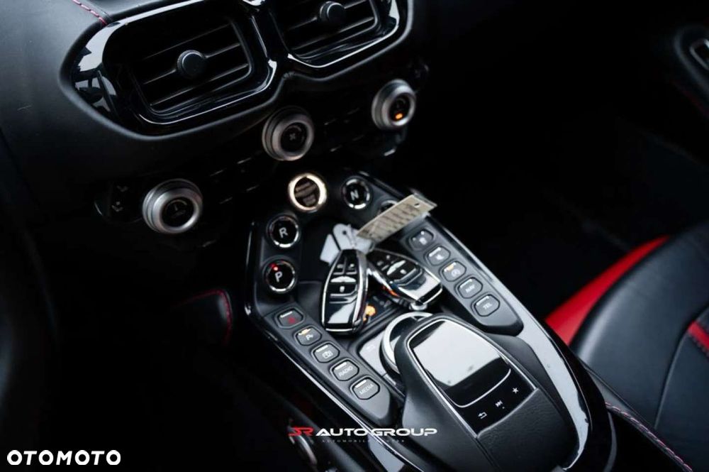 Aston Martin Vantage - 8