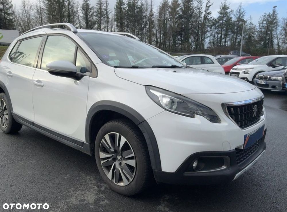 Peugeot 2008 1.2 Pure Tech GPF Allure S&S EAT6 - 4
