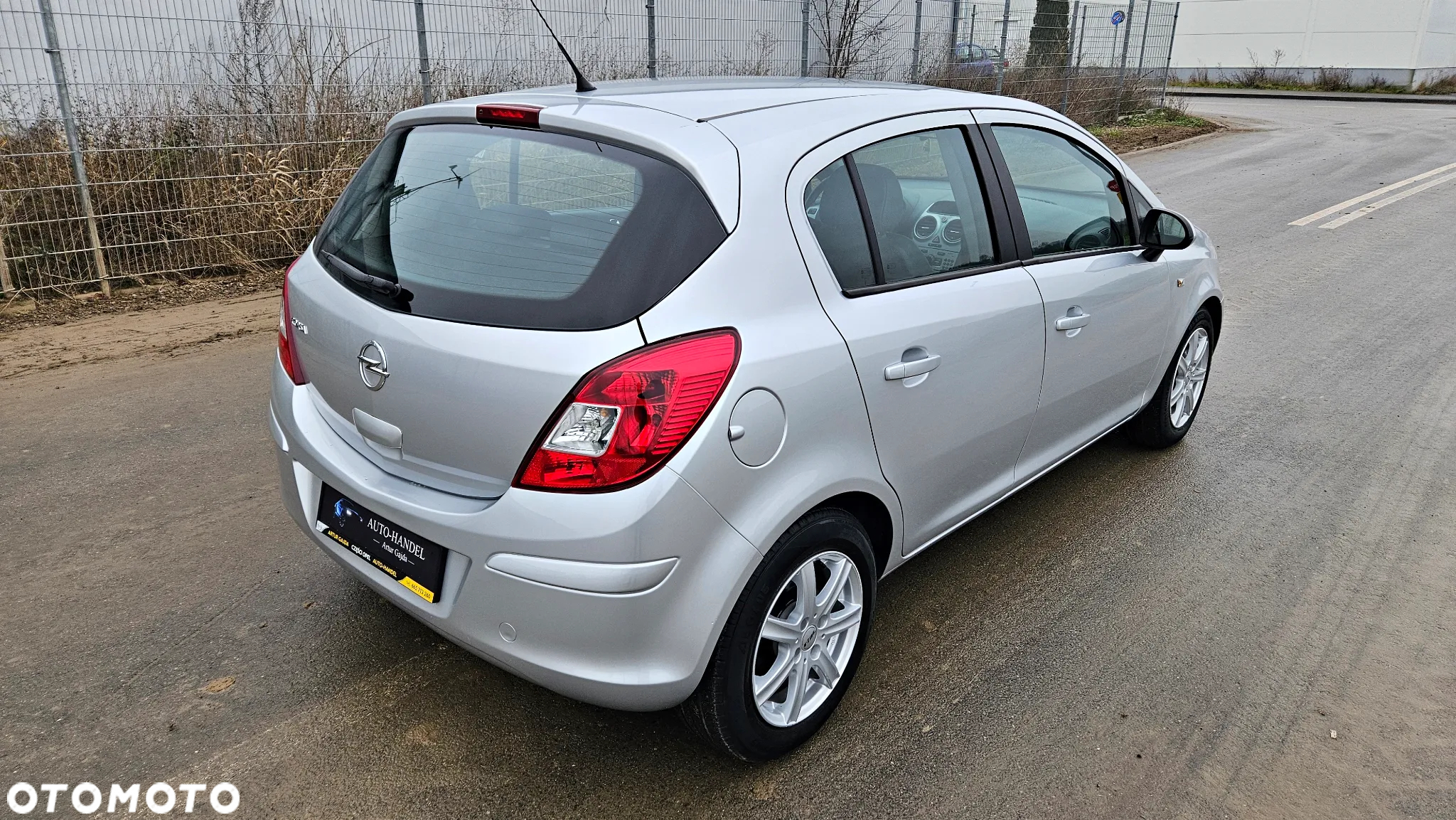 Opel Corsa 1.4 16V Color Edition - 3