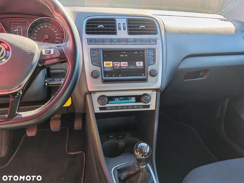 Volkswagen Polo 1.4 TDI Blue Motion Technology Lounge - 16