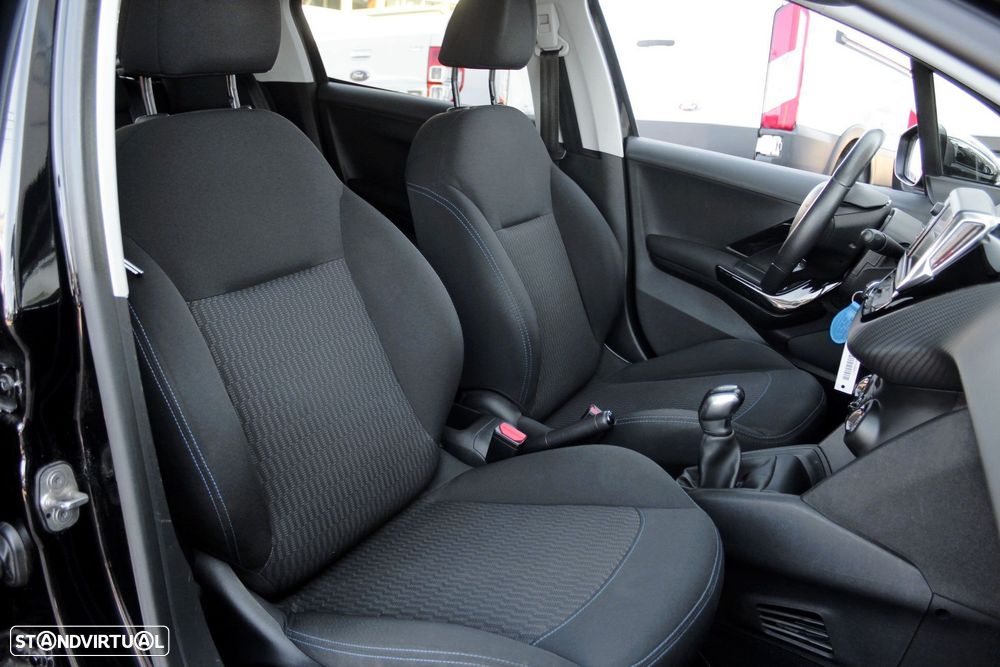 Peugeot 208 1.2 PureTech Style - 19