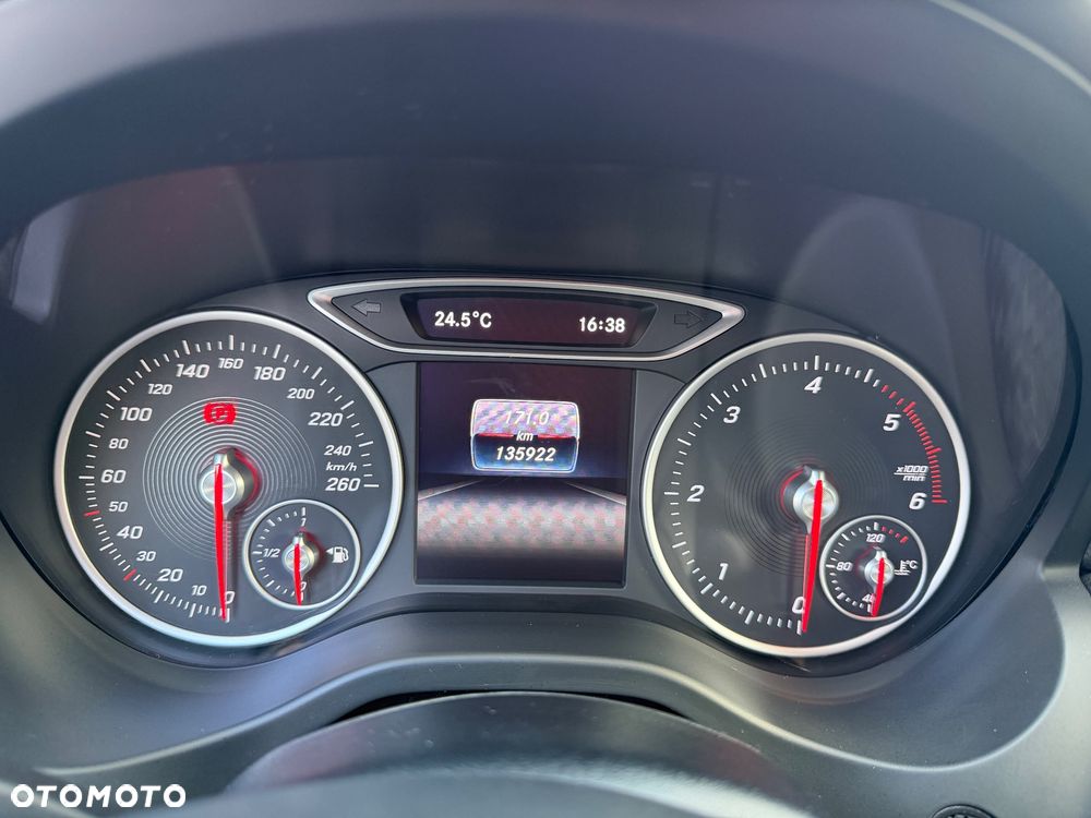 Mercedes-Benz GLA 200 d AMG Line - 16