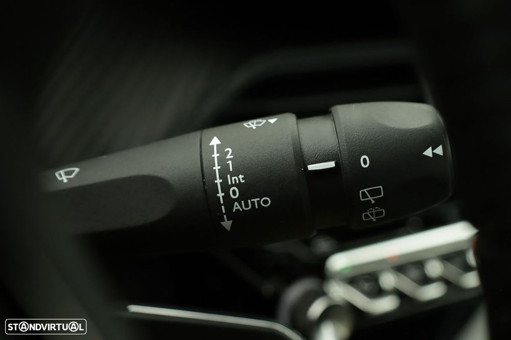 Peugeot 2008 1.2 PureTech Allure - 19