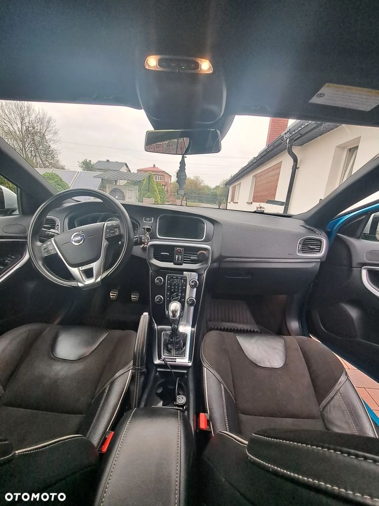 Volvo V40 D2 R-Design - 20