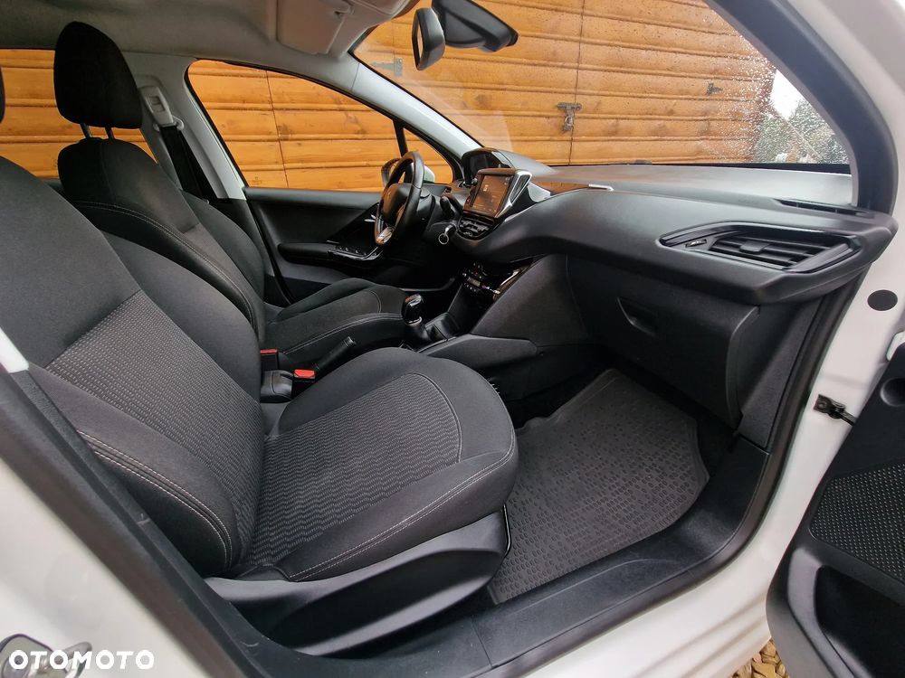 Peugeot 208 1.2 PureTech Allure - 23