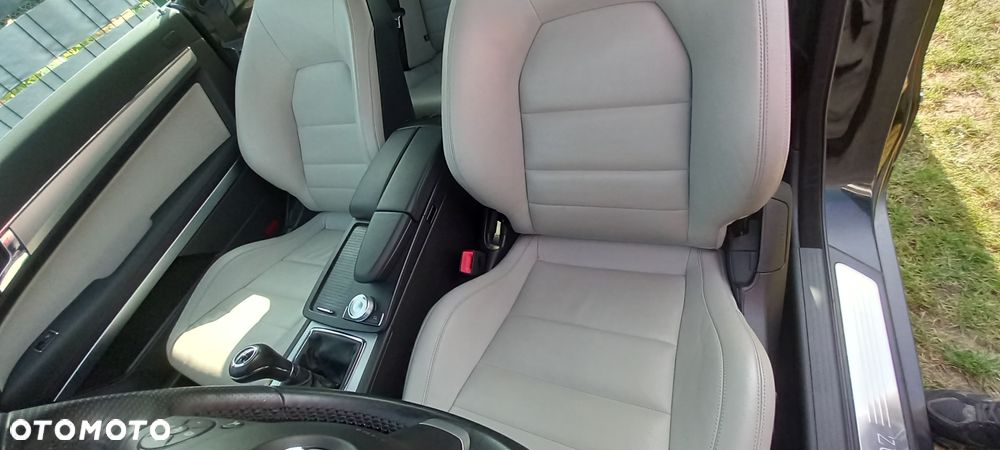 Mercedes-Benz Klasa E 200 CGI BlueEff - 17