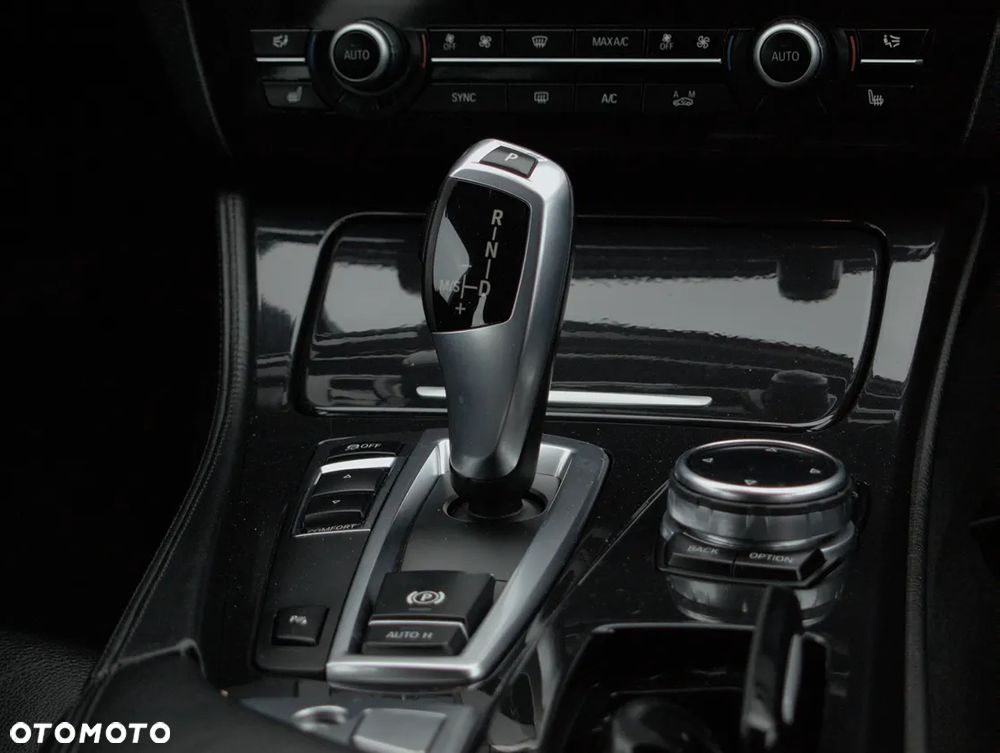 BMW Seria 5 520d Luxury Line - 13