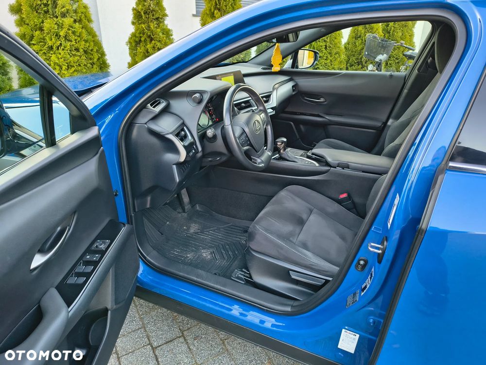 Lexus UX - 5