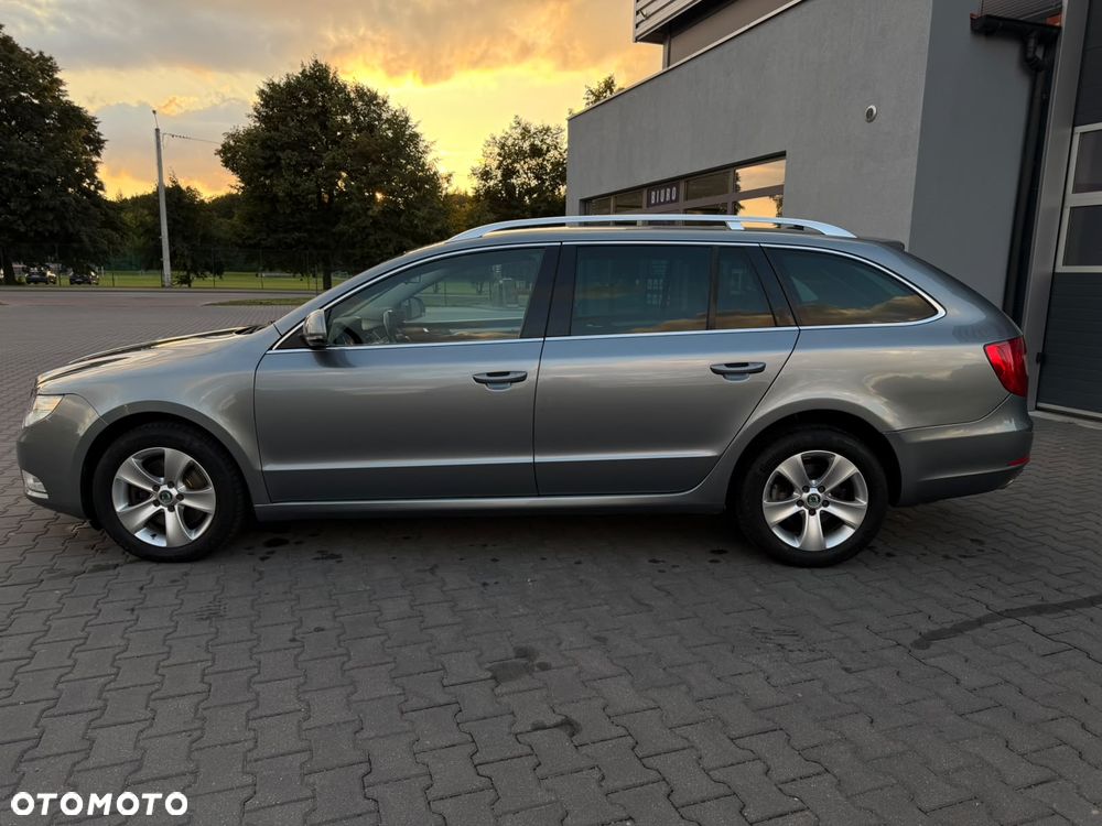 Skoda Superb 2.0 TDI Platinum DSG - 2