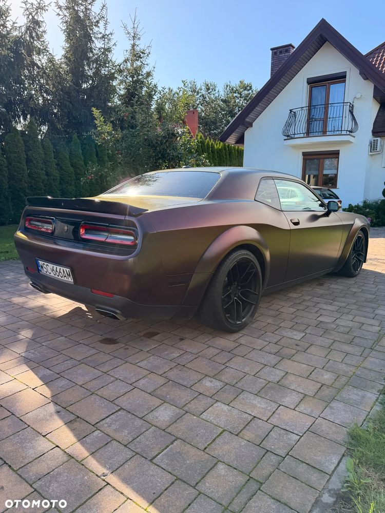 Dodge Challenger - 4