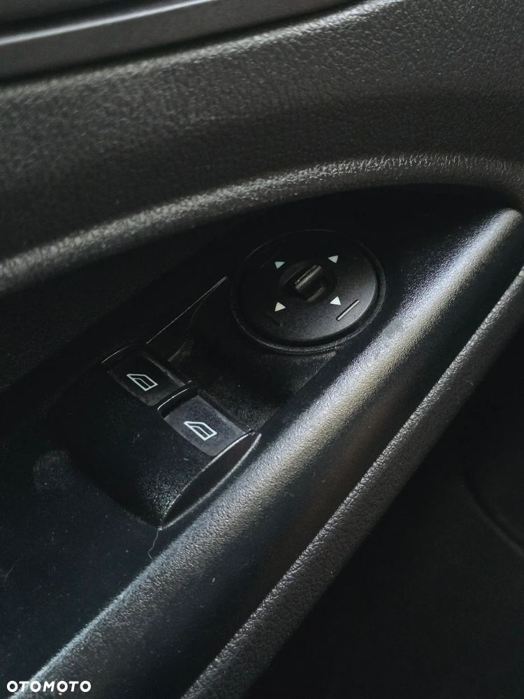 Ford Tourneo Connect 1.0 EcoBoost Titanium - 33