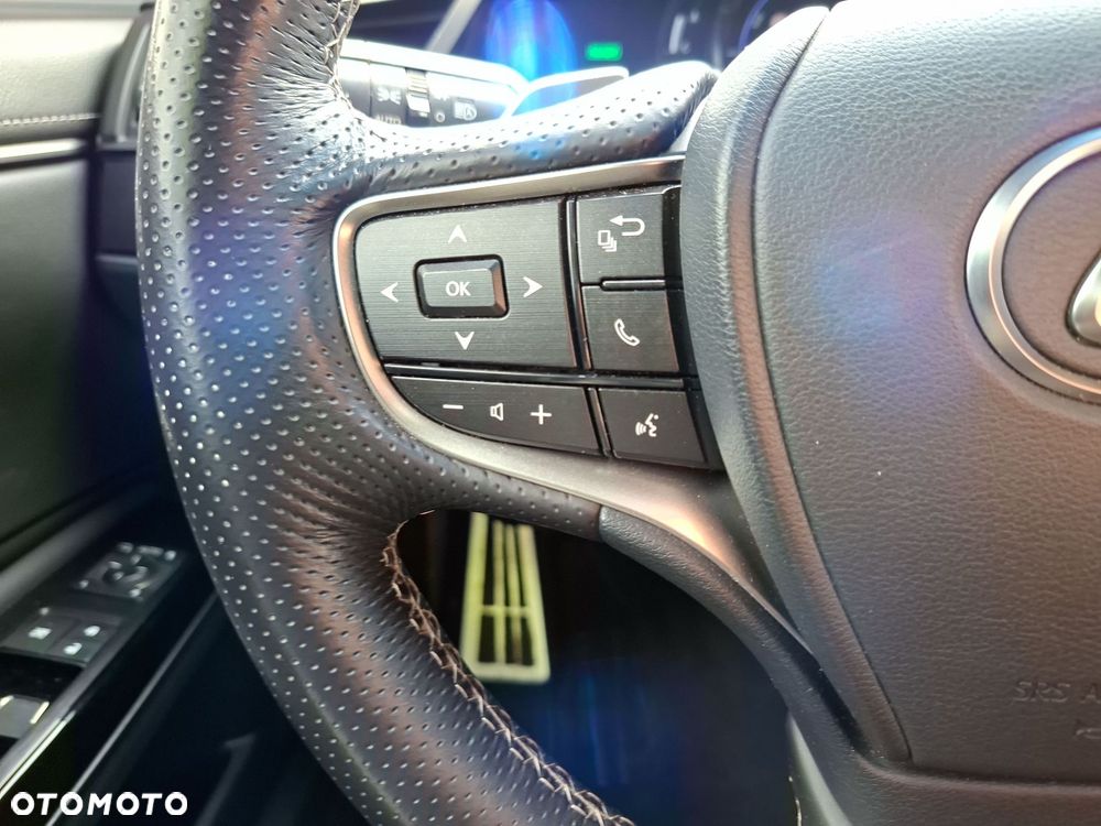 Lexus ES 300h F Sport Edition - 28