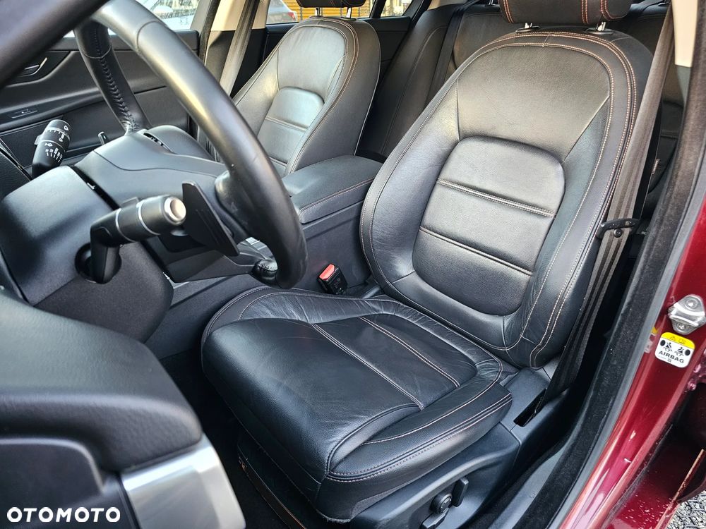 Jaguar XE 2.0 D Prestige - 37