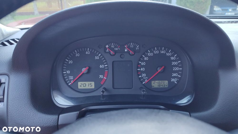 Volkswagen Bora Variant 1.6 - 9