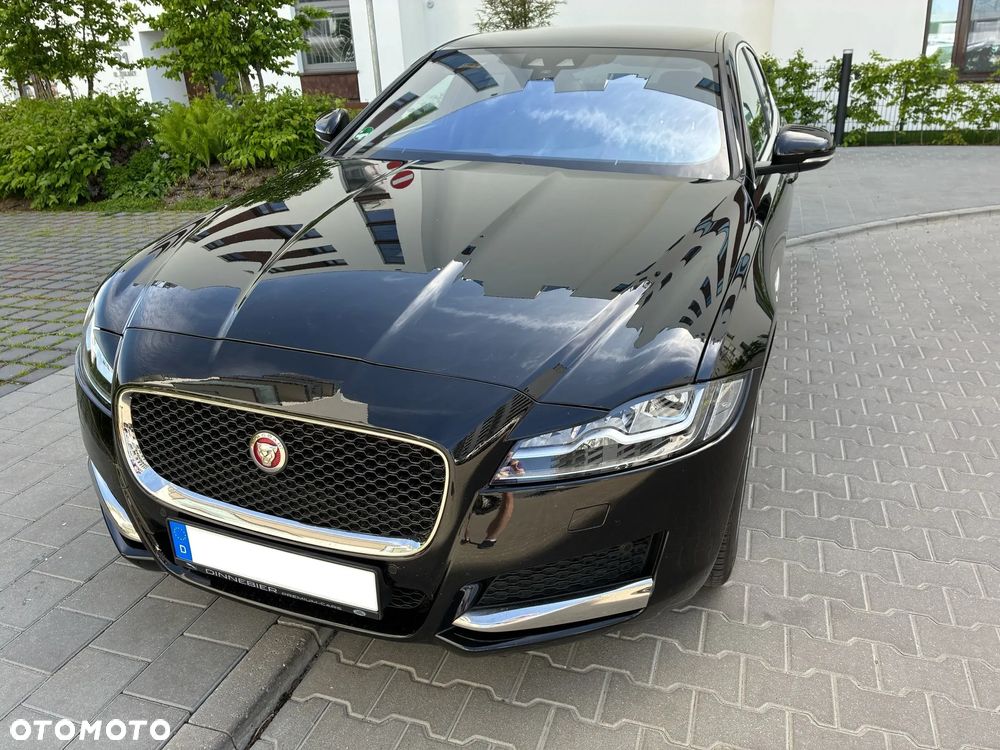 Jaguar XF 20t Prestige - 11