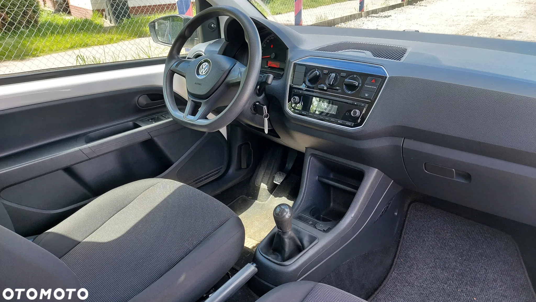 Volkswagen up! 1.0 beats - 9