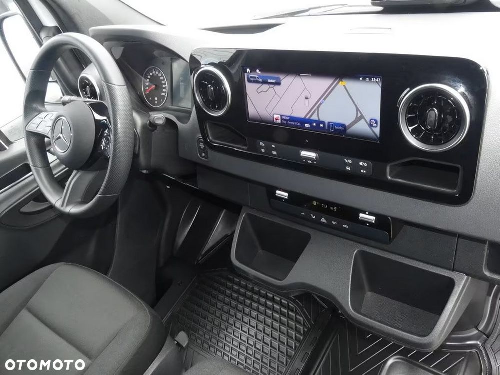 Mercedes-Benz Sprinter - 9