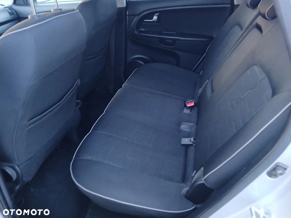 Kia Venga 1.4 CVVT Business Line - 32