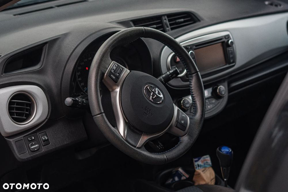 Toyota Yaris Hybrid 100 Life - 10