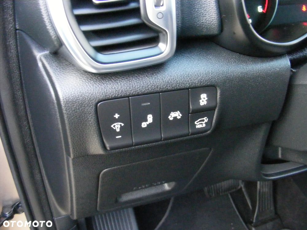 Kia Sportage 2,0 CRDI AWD Platinum - 24