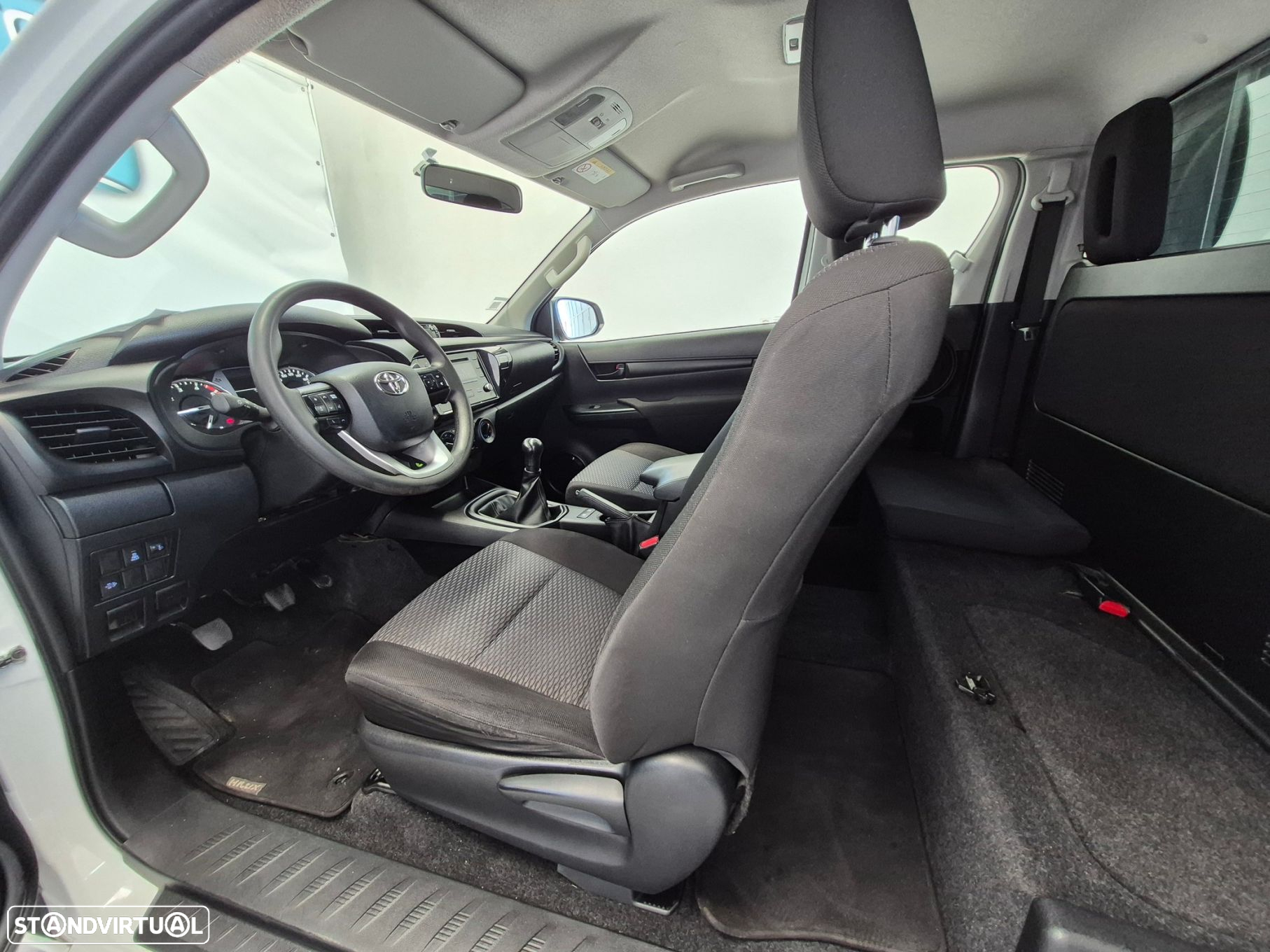 Toyota Hilux 2.4 D-4D 2WD CD - 18