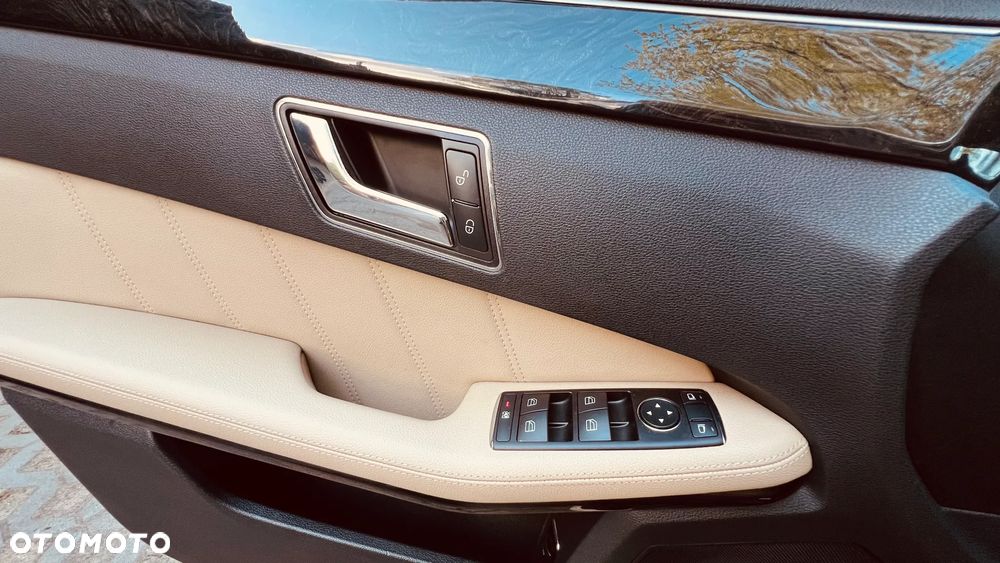 Mercedes-Benz Klasa E 350 CDI BlueEff - 19