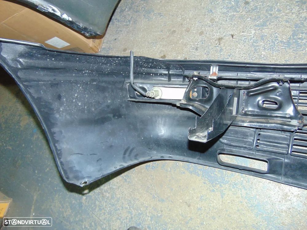 Toyota Corolla GL Liftback para-choques - 8